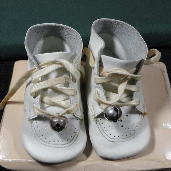 VTG Baby Beaver Soft soles leather shoes w/Bells and box, sz 2~Decor item. - Picture 1 of 9